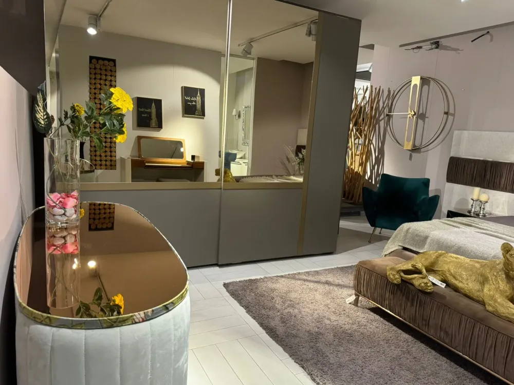 Sale Armadio con ante scorrevoli design Genery a prezzo ribassato Armadi