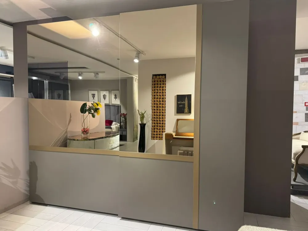 Sale Armadio con ante scorrevoli design Genery a prezzo ribassato Armadi