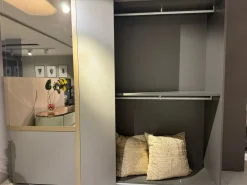 Sale Armadio con ante scorrevoli design Genery a prezzo ribassato Armadi