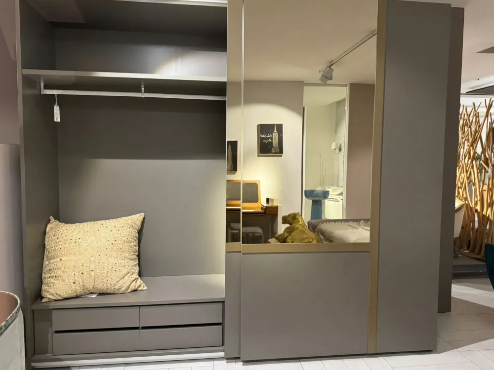 Sale Armadio con ante scorrevoli design Genery a prezzo ribassato Armadi