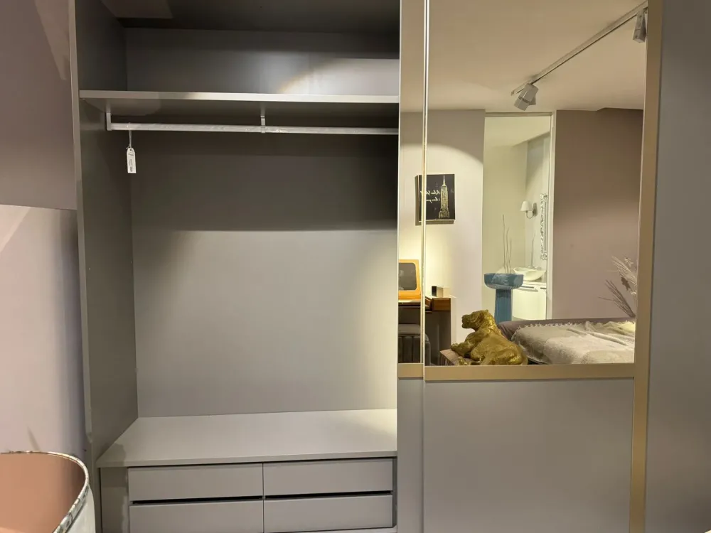 Sale Armadio con ante scorrevoli design Genery a prezzo ribassato Armadi