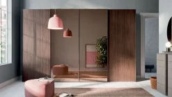 Armadio con ante scorrevoli moderno Armadio a 4 ante scorrevoli mod.trio con ante centrali a specchio bronzato in promo-sconto del 40% a prezzo scontato^Orme Discount