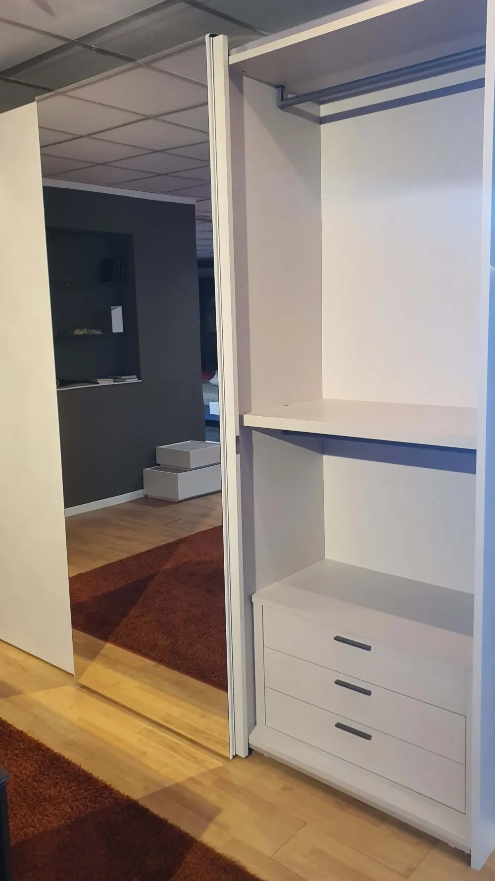 Tomasella Armadio con ante scorrevoli moderno Liscio specchio a prezzo ribassato- Armadi