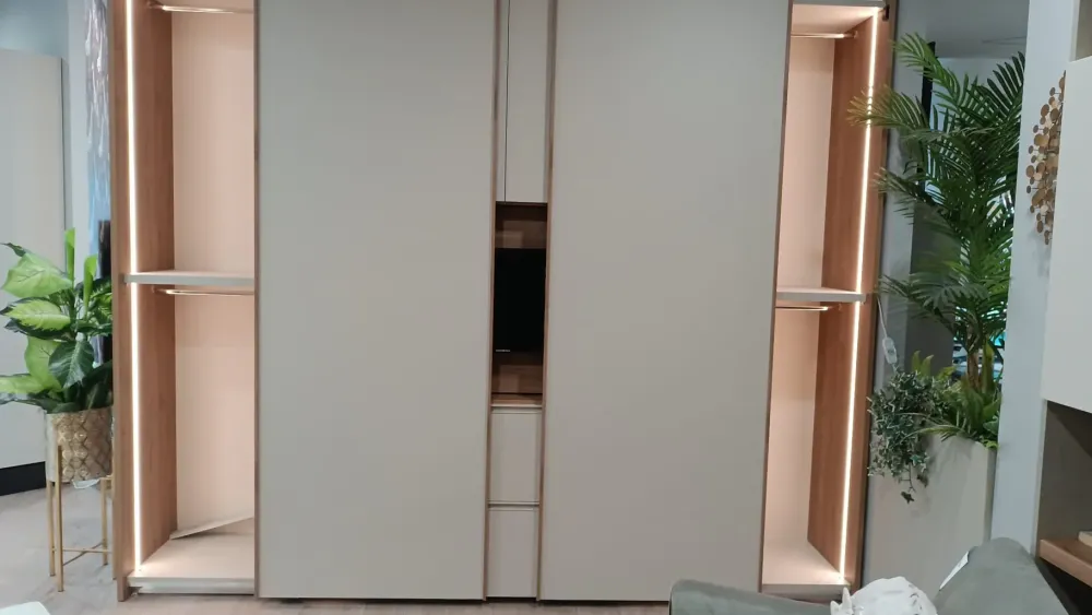 Online Armadio con ante scorrevoli modello Scorrevolo scontato del 50% Armadi