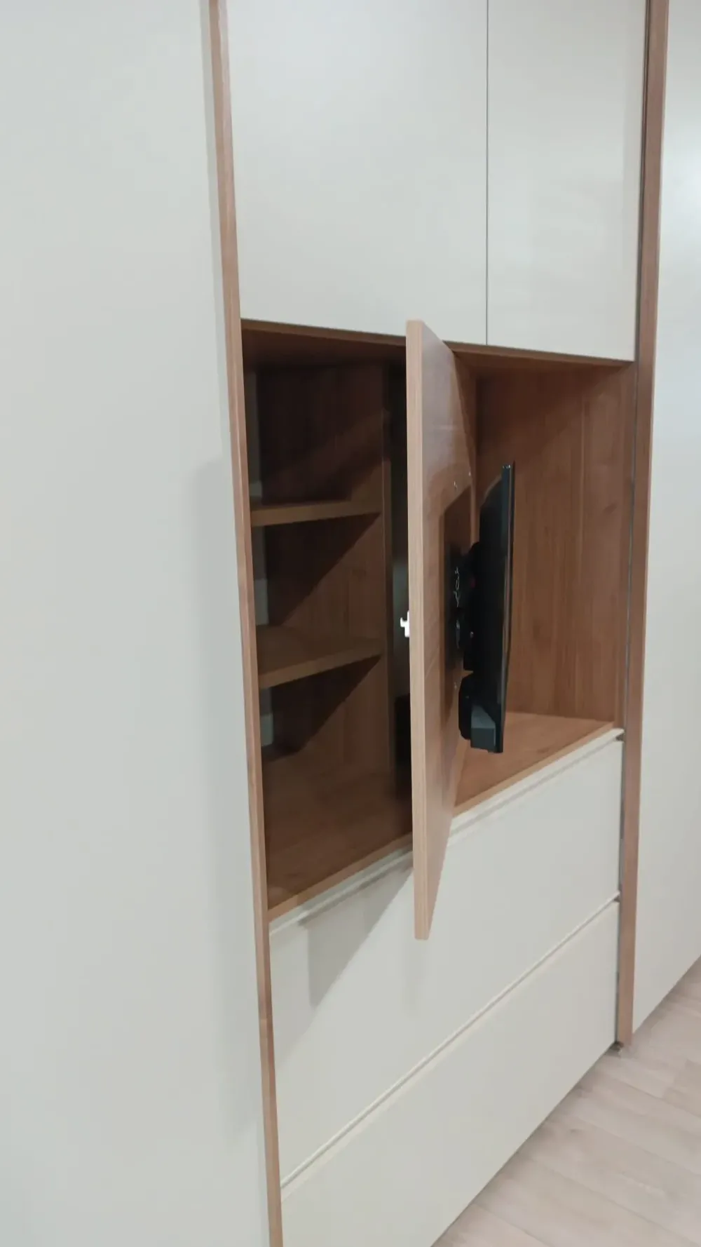 Online Armadio con ante scorrevoli modello Scorrevolo scontato del 50% Armadi