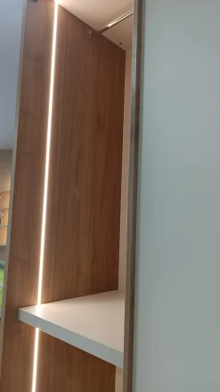 Online Armadio con ante scorrevoli modello Scorrevolo scontato del 50% Armadi