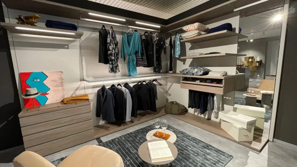 Outlet Armadio con cabina armadio moderno Panorama a prezzo scontato Armadi