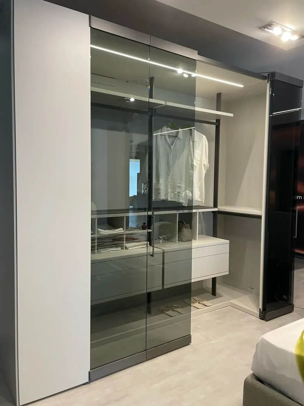 Armadio con cabina armadio modello Camerino scontato del 25%^Caccaro Discount