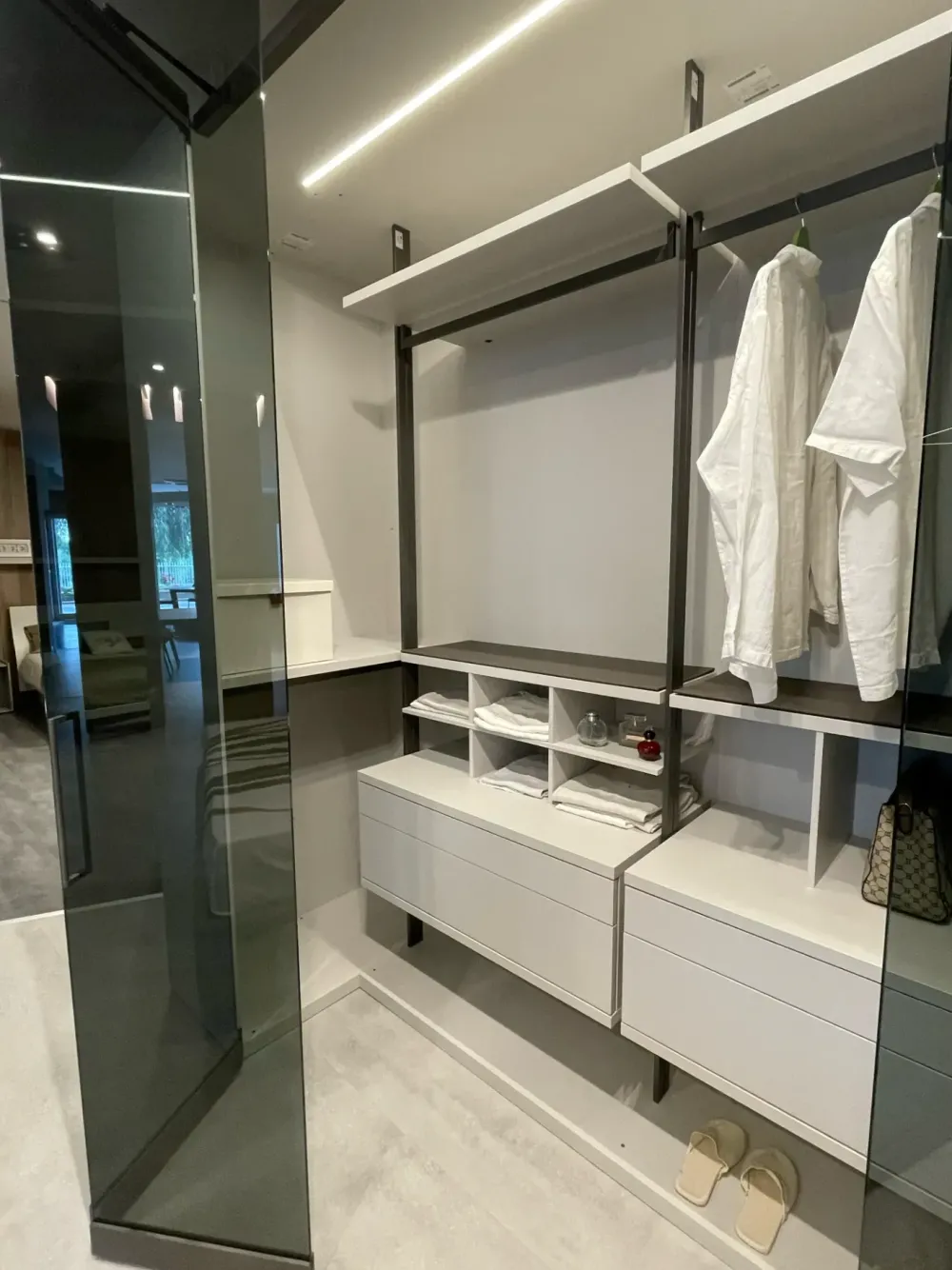 Armadio con cabina armadio modello Camerino scontato del 25%^Caccaro Discount