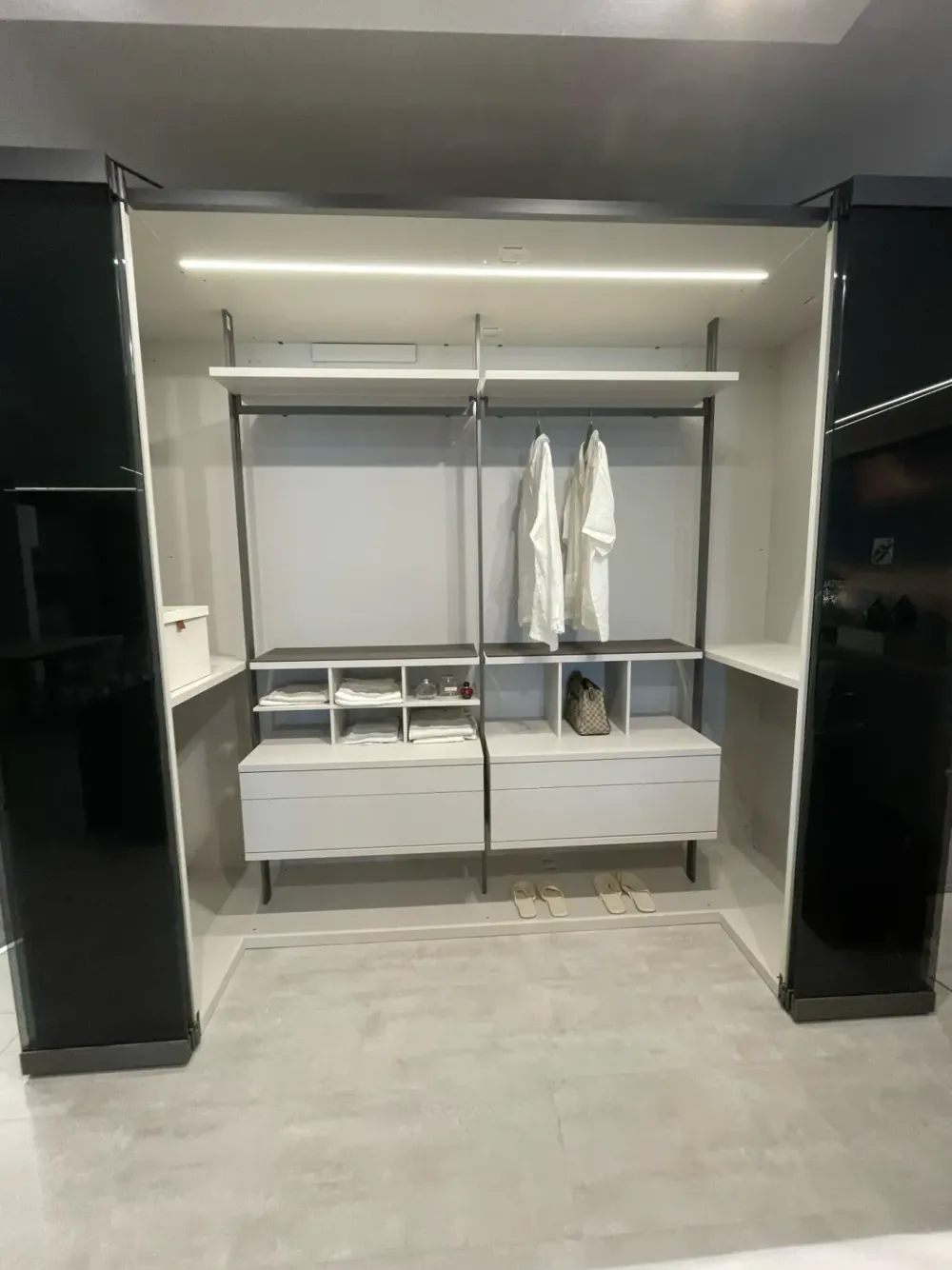 Armadio con cabina armadio modello Camerino scontato del 25%^Caccaro Discount