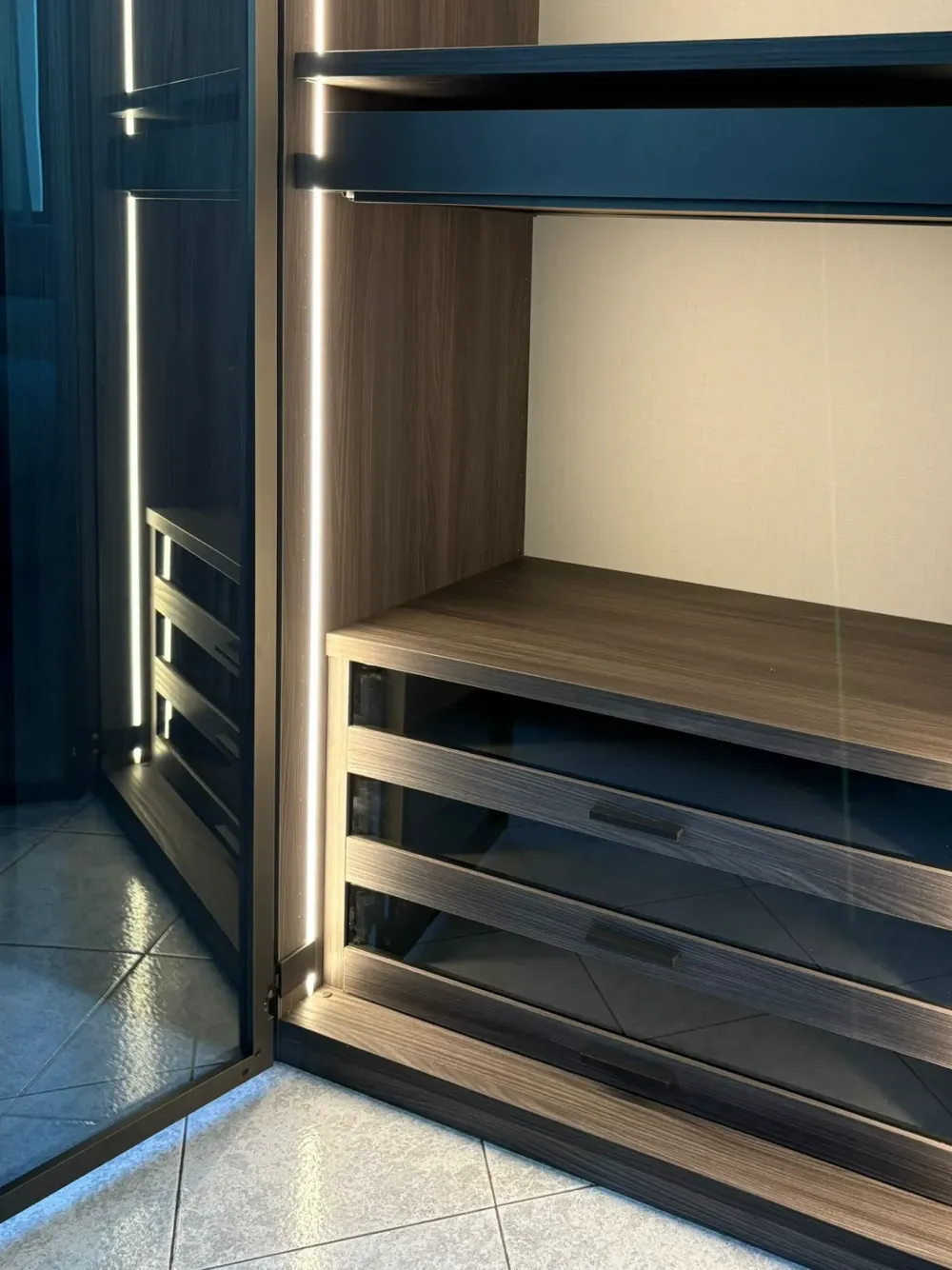 Outlet Armadio design Presa e molto con uno sconto imperdibile Armadi