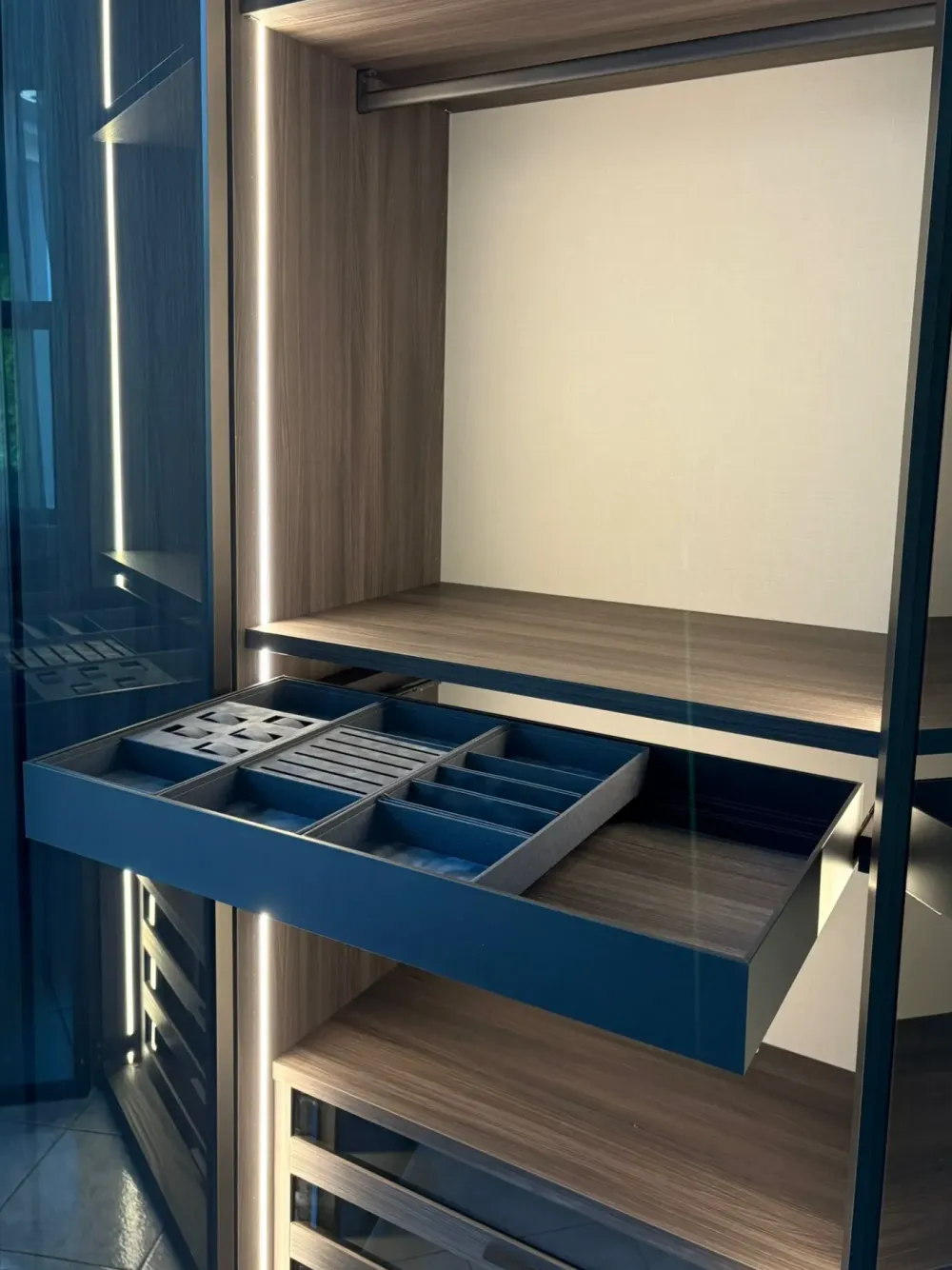 Outlet Armadio design Presa e molto con uno sconto imperdibile Armadi