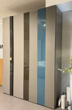 Armadio di modello Groove now in vetro con sconto -30% Armadi