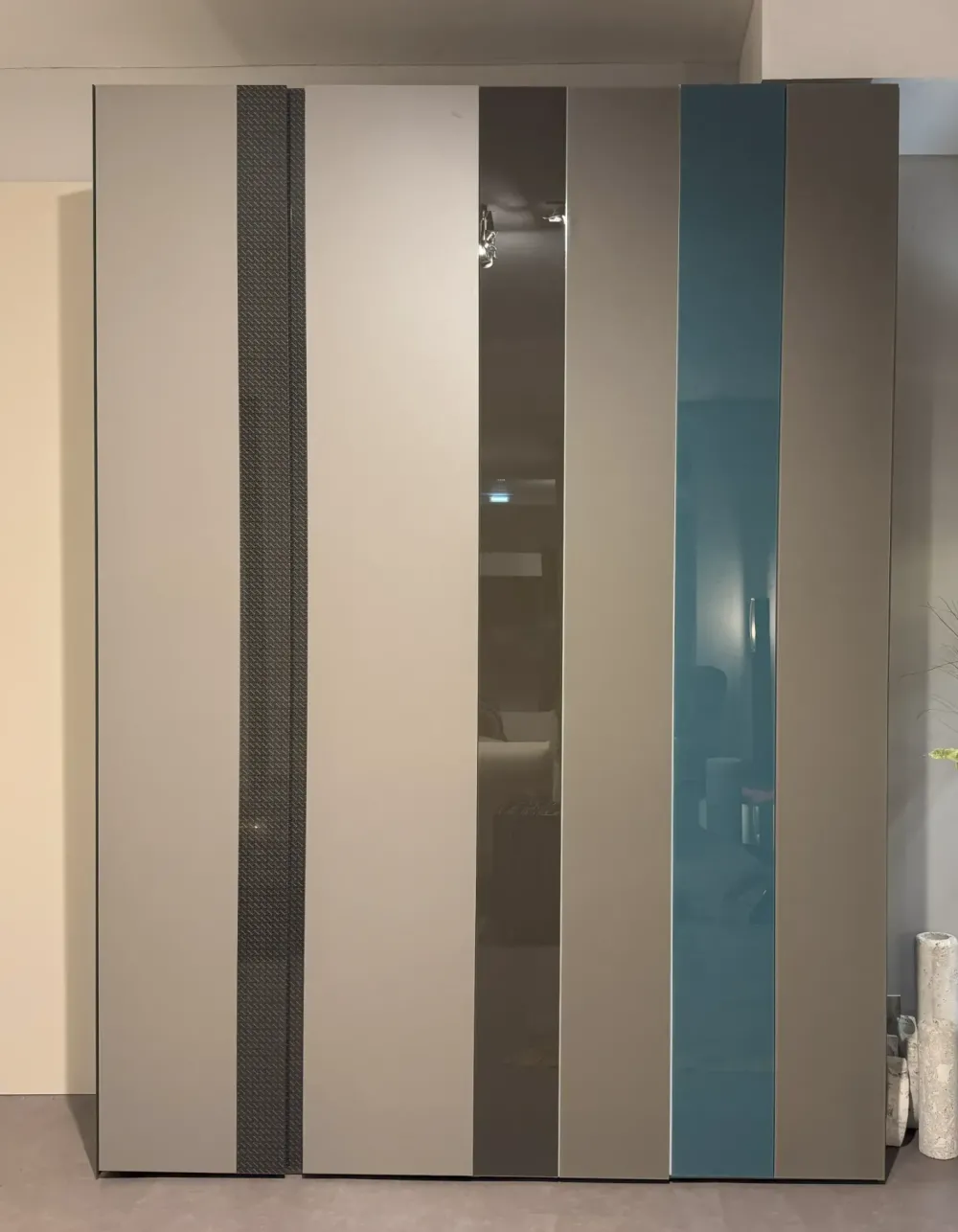 Armadio di modello Groove now in vetro con sconto -30% Armadi