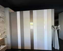 Armadio di modello Now quick in vetro con sconto -35%^Lago New