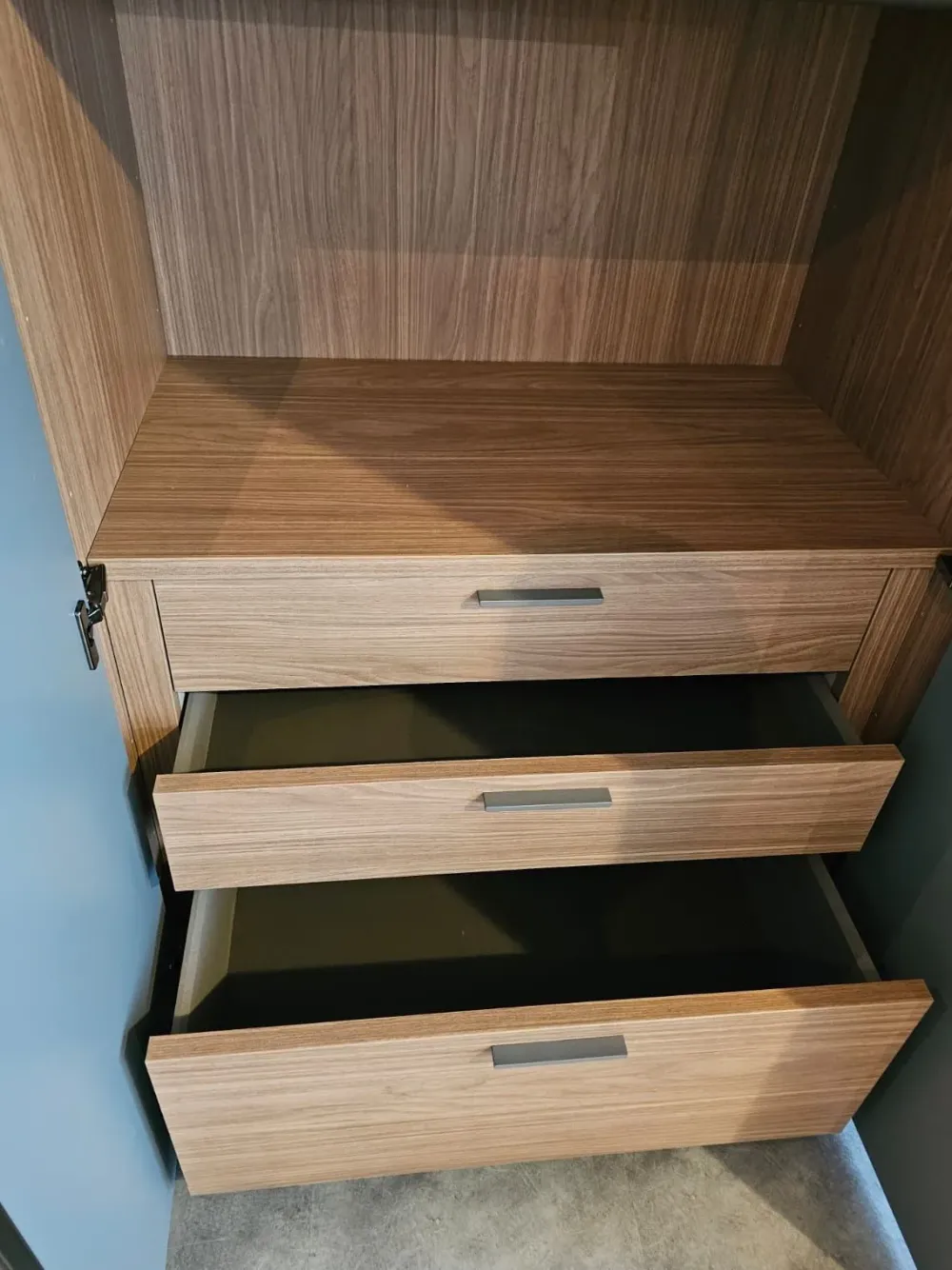 Tomasella Armadio in laccato opaco Gola metropolis a marchio scontato -43%- Armadi