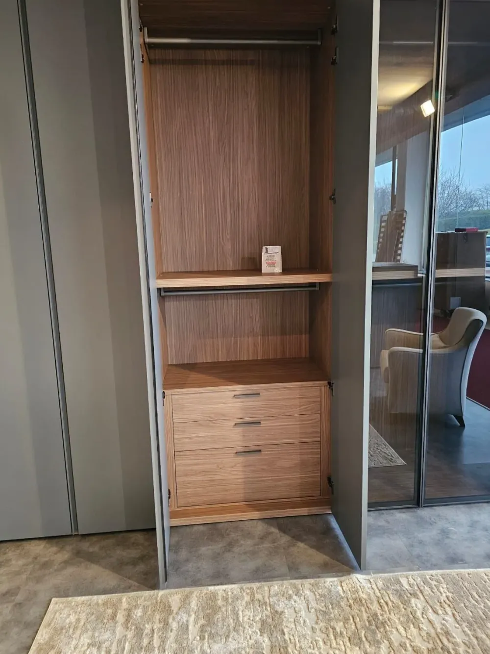 Tomasella Armadio in laccato opaco Gola metropolis a marchio scontato -43%- Armadi