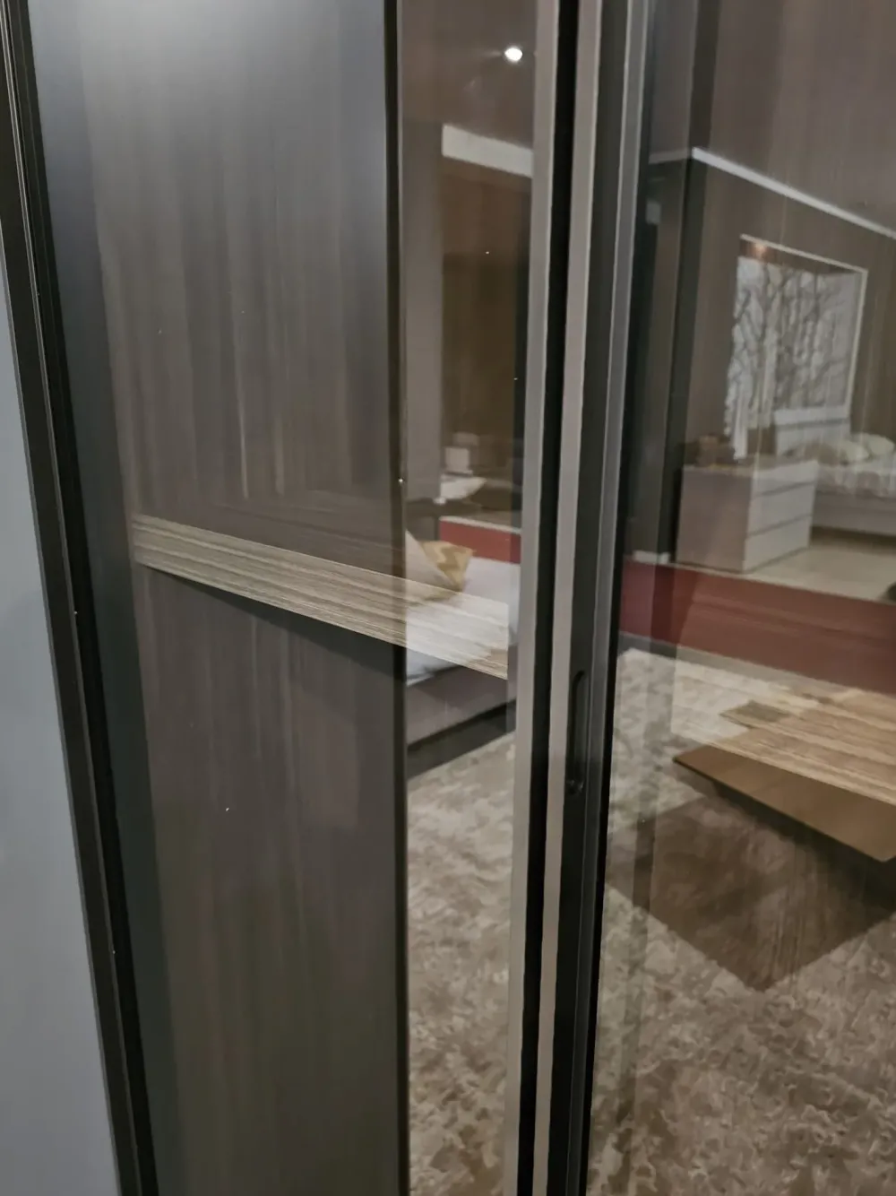 Tomasella Armadio in laccato opaco Gola metropolis a marchio scontato -43%- Armadi