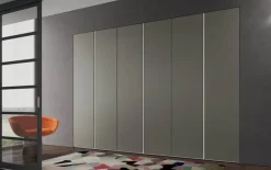 Mistral Armadio in laccato opaco Armadio a 6 ante con maniglie a gola laccato opaco di scontato del 30% a marchio scontato -42%- Armadi