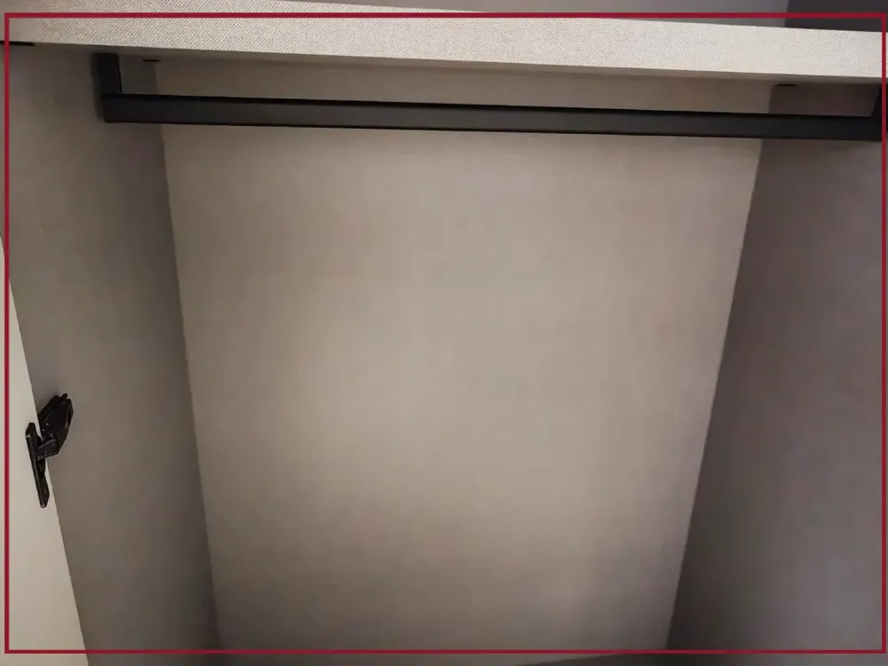 Outlet Armadio in legno Gola a marchio scontato -25% Armadi