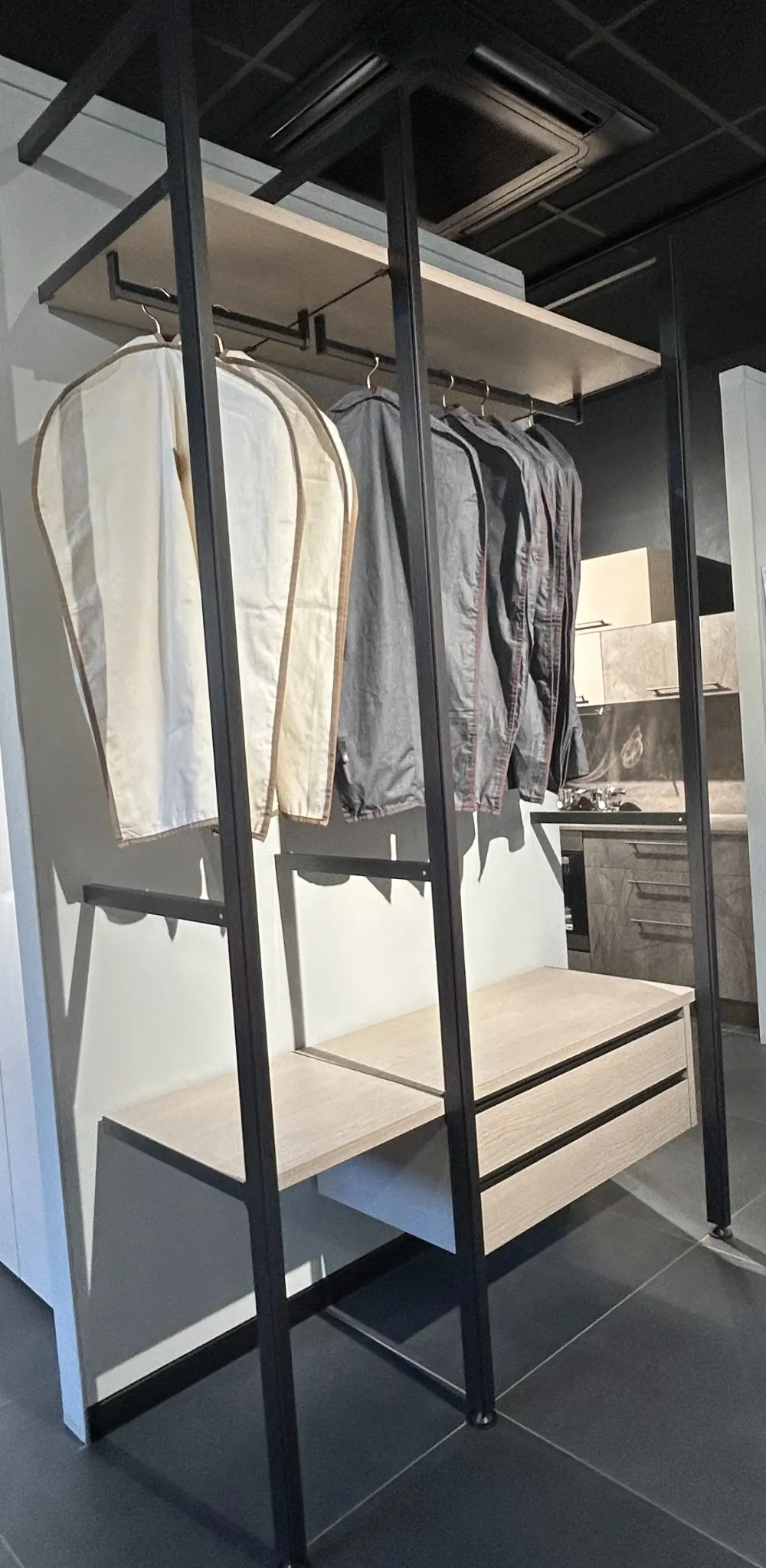 Tomasella Armadio Liberty realizzato in laminato opaco di scontato -40%- Armadi