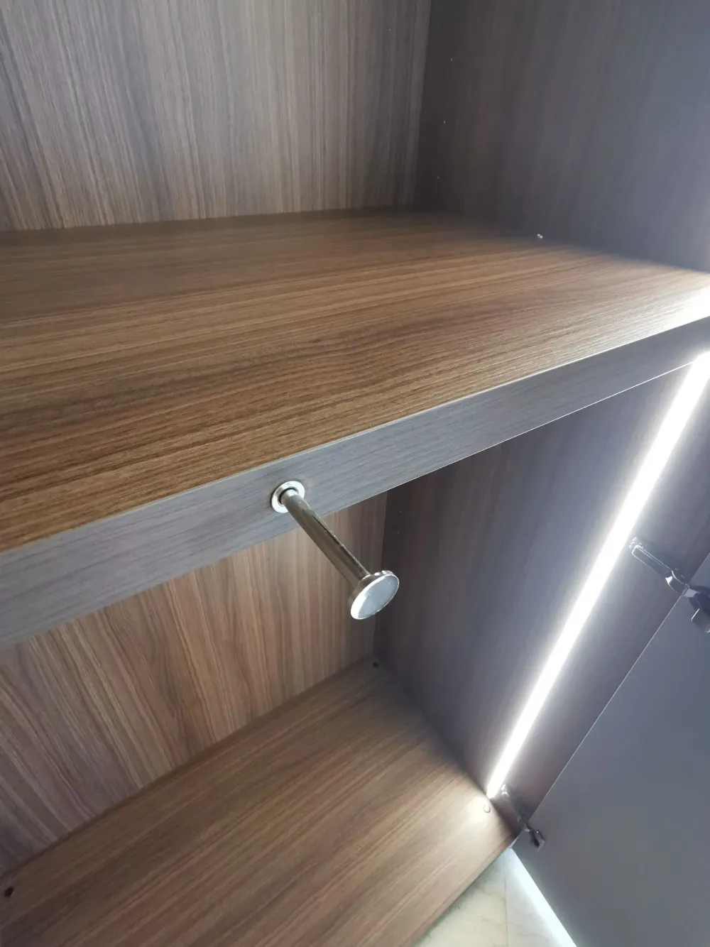 New Armadio Milano a sei ante a prezzo scontato Armadi