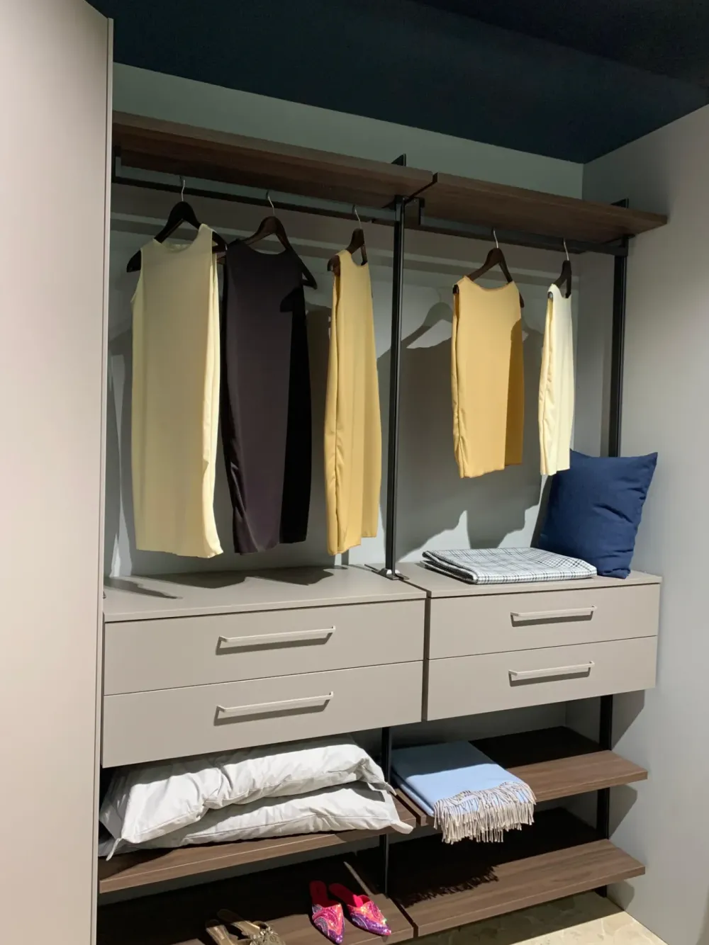 Homes Armadio moderno Angolo con un ribasso imperdibile- Armadi