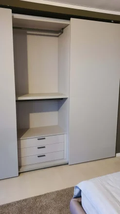 New Armadio moderno Liscio 2 settori  con uno sconto imperdibile Armadi