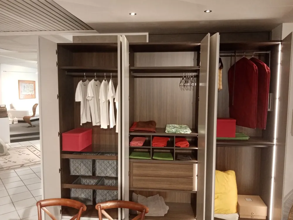 Armadio moderno Meg con un ribasso imperdibile^Presotto Outlet