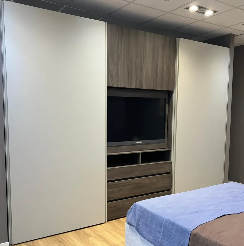 Sale Armadio moderno Odeon di a PREZZO OUTLET -48% Armadi