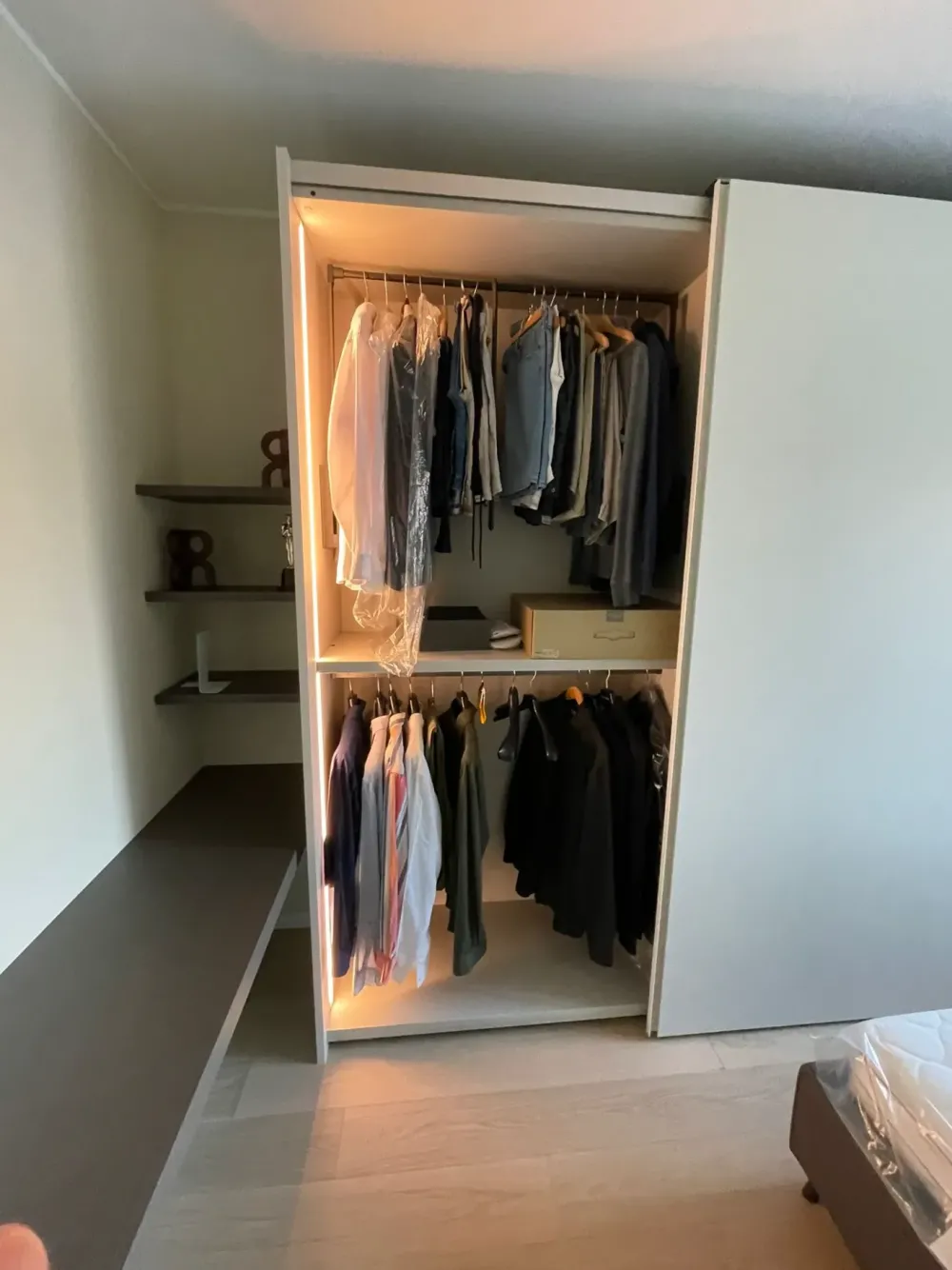 Sale Armadio moderno Odeon di a PREZZO OUTLET -48% Armadi