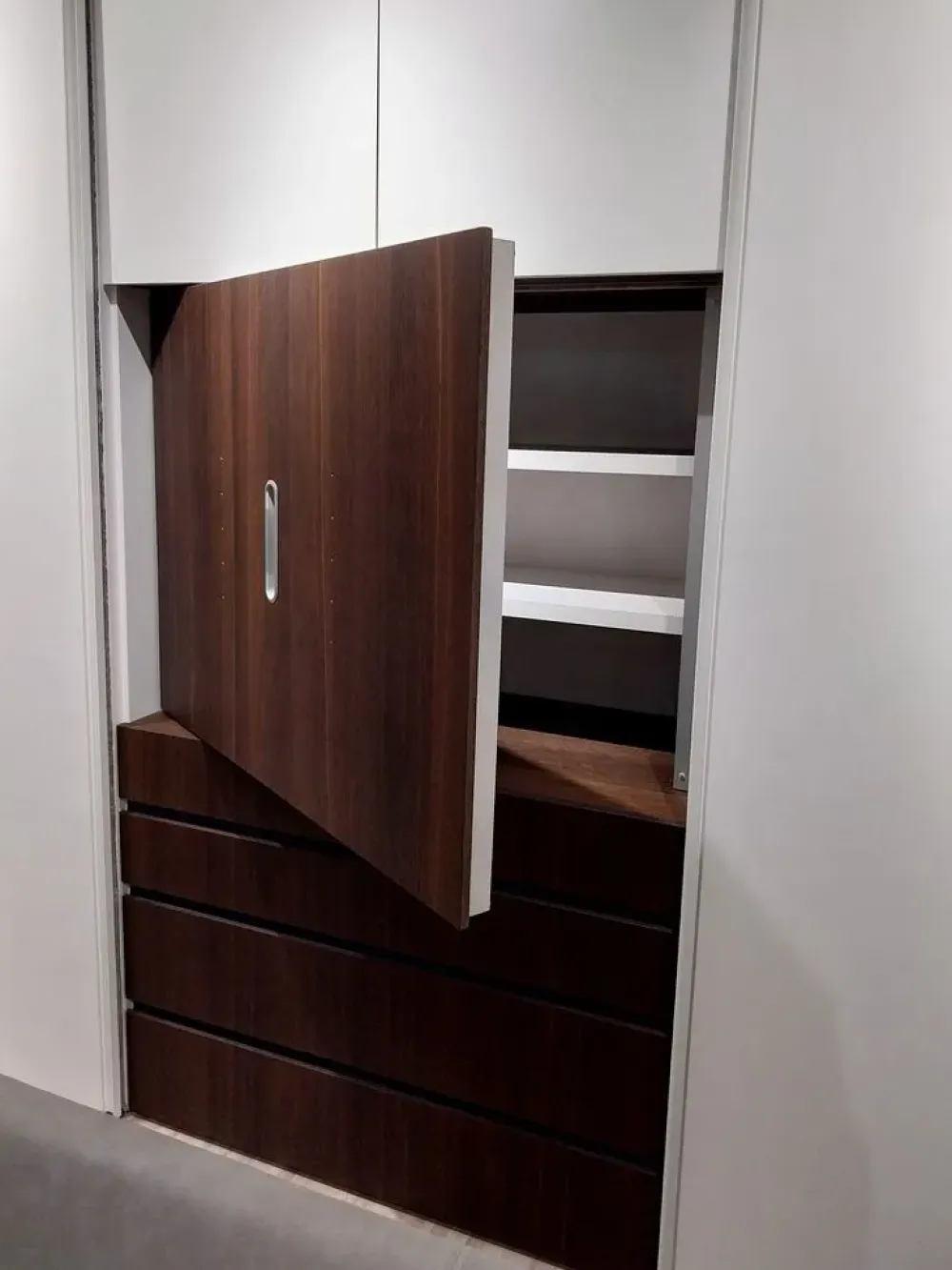 Armadio moderno Odeon di a PREZZO OUTLET -55% Armadi