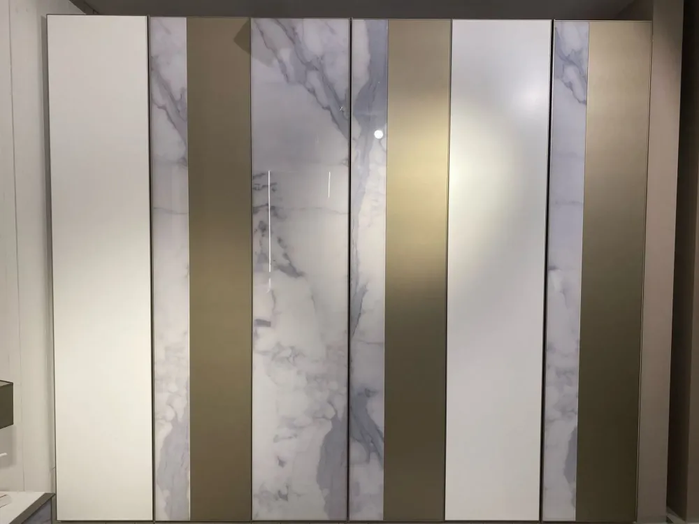 Armadio Noto realizzato in vetro di scontato -50%^Orme