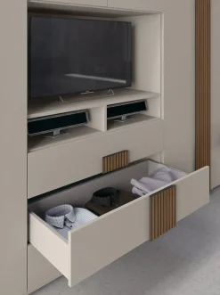 Collezione esclusiva Armadio Riga tv a sei ante a prezzo Outlet- Armadi