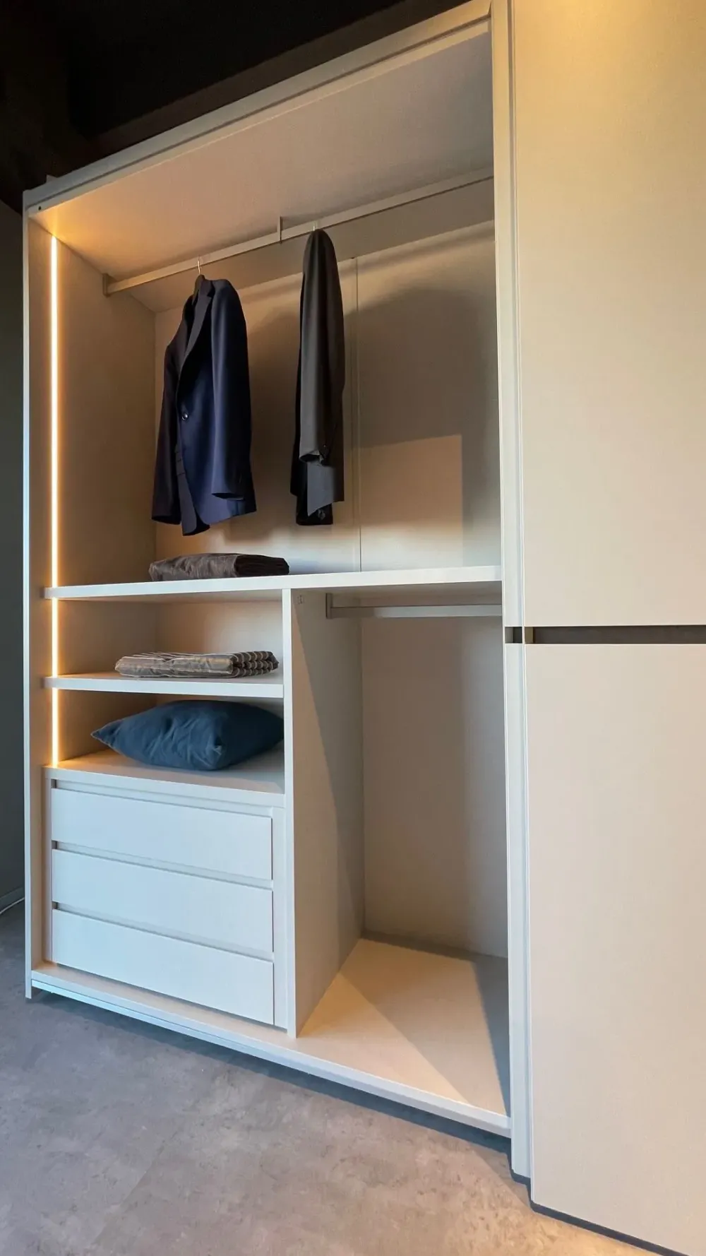 Armadio in OFFERTA OUTLET: design moderno, pratico e funzionale. Ideale per ogni ambiente!^Sangiacomo Hot