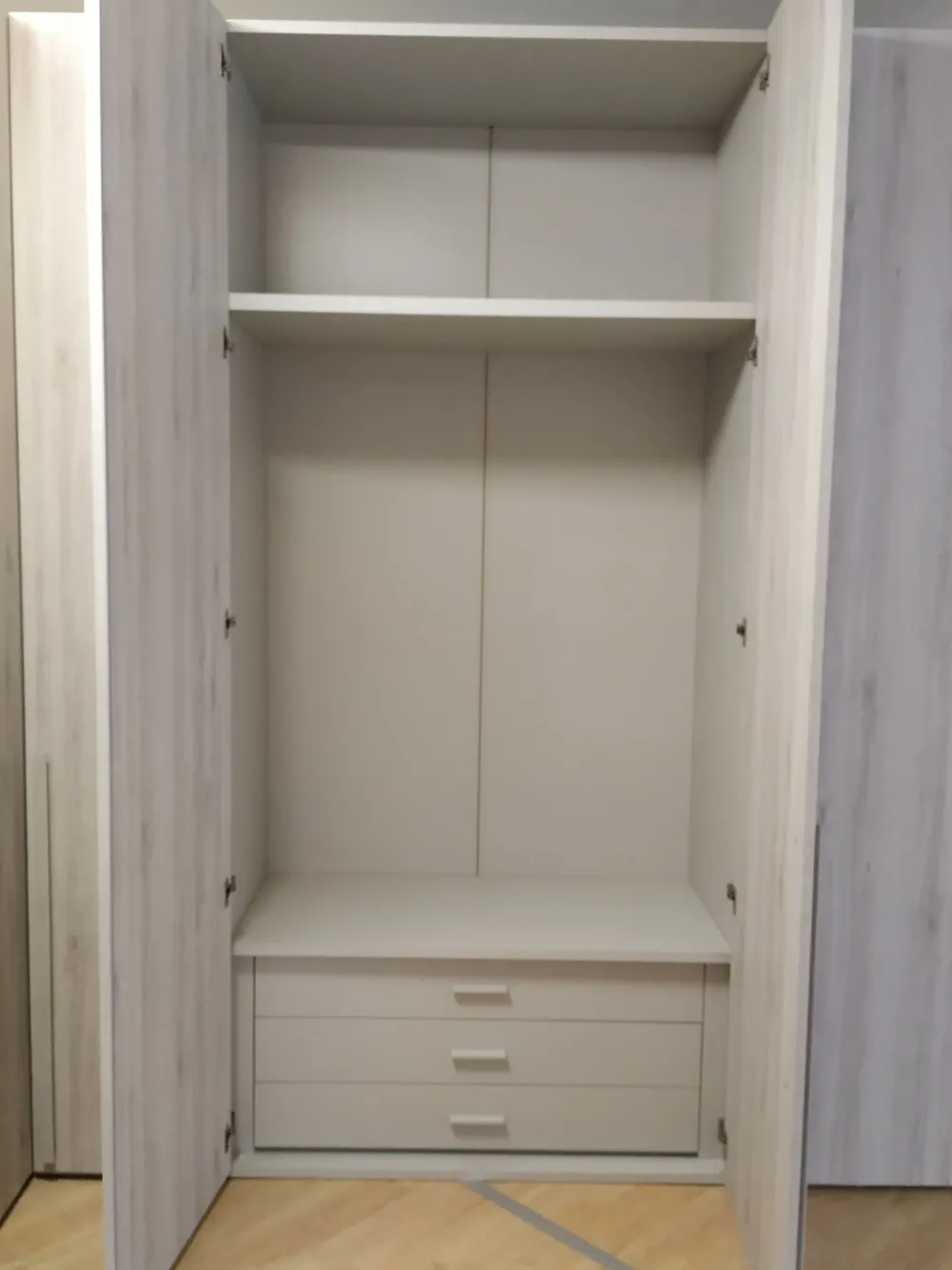 ZG Mobili Armadio scontato 31% modello Power rovere chiaro di- Armadi