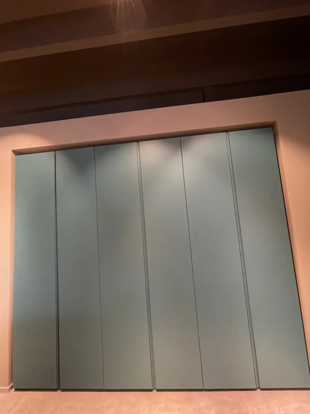 Outlet Armadio Text realizzato in laccato opaco di scontato -40% Armadi