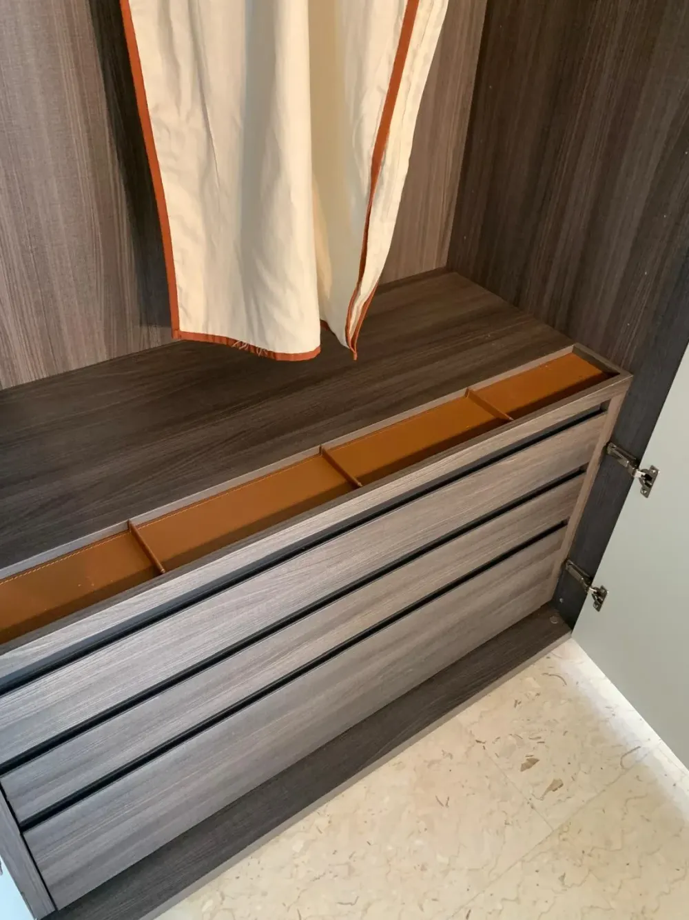 ARMADIO Tratto di in OFFERTA OUTLET Armadi