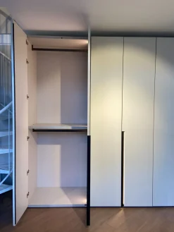 Sale Armadio Tratto realizzato in laccato opaco di scontato -35% Armadi