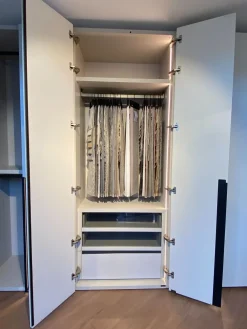 Sale Armadio Tratto realizzato in laccato opaco di scontato -35% Armadi