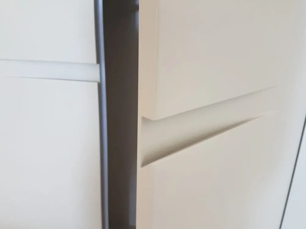 Discount Armadio Vela realizzato in laccato opaco di scontato -25% Armadi