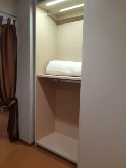 F.lli Elli Armadio Zen con ante scorrevoli SCONTATO a PREZZI OUTLET- Armadi