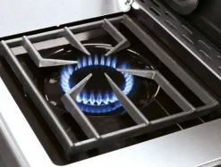 Barbecue modello Barbecue a gas regal 590 nero a marchio in offerta^Broil King