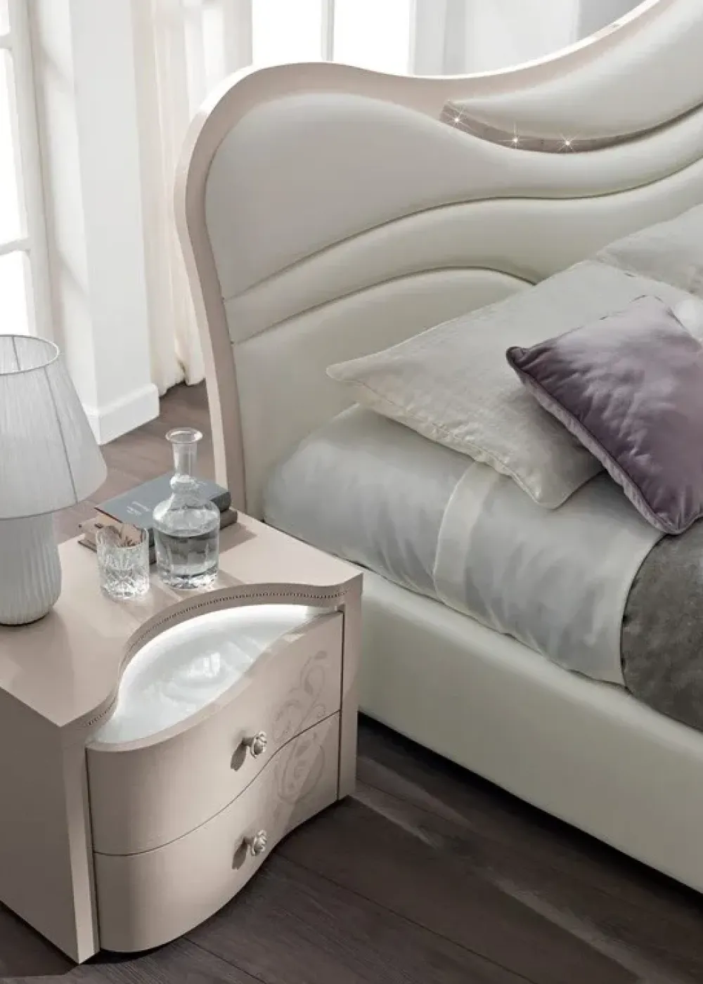 Camera da letto Glamour champagne in laminato a prezzo scontato^Spar Sale