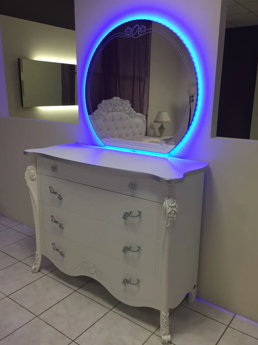 Camera da letto Viola bianco a prezzo ribassato in tamburato^Mobilpiu Hot