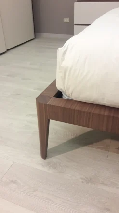 Camera da letto People in laccato opaco a prezzo Outlet. Un design moderno ed elegante per arredare la tua casa. Camere Da Letto