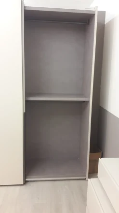 Camera da letto People in laccato opaco a prezzo Outlet. Un design moderno ed elegante per arredare la tua casa. Camere Da Letto