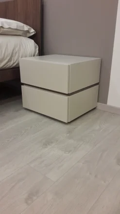 Camera da letto People in laccato opaco a prezzo Outlet. Un design moderno ed elegante per arredare la tua casa. Camere Da Letto