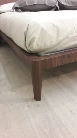 Camera da letto People in laccato opaco a prezzo Outlet. Un design moderno ed elegante per arredare la tua casa. Camere Da Letto