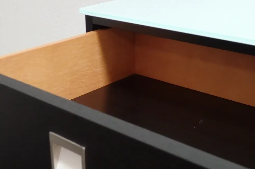 Distribuzione Grandi Marchi Camera Comodino tesera a 2 cassetti su panca scontato del -50 %- Comodini